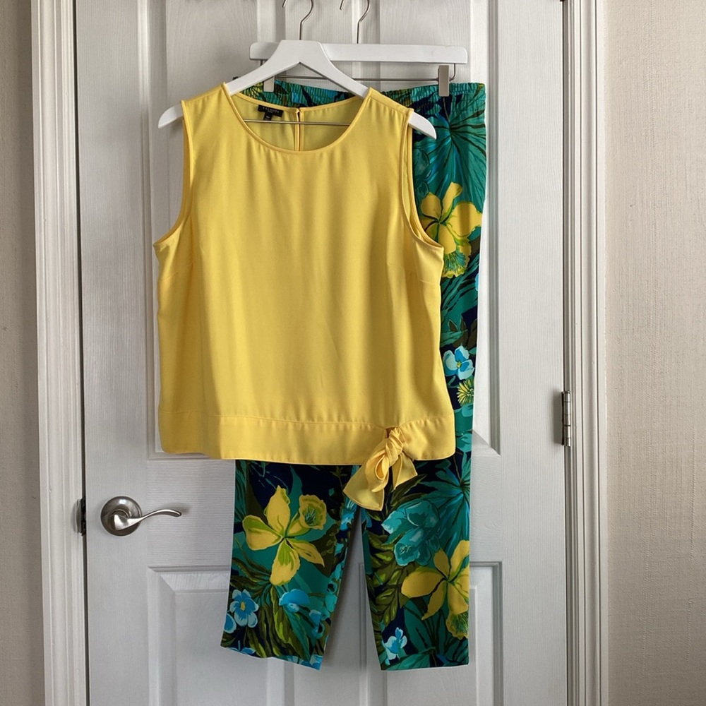 Talbots Summer-Weight Outfit; Tropical Printed Pants & Complimentary Top LP/16P